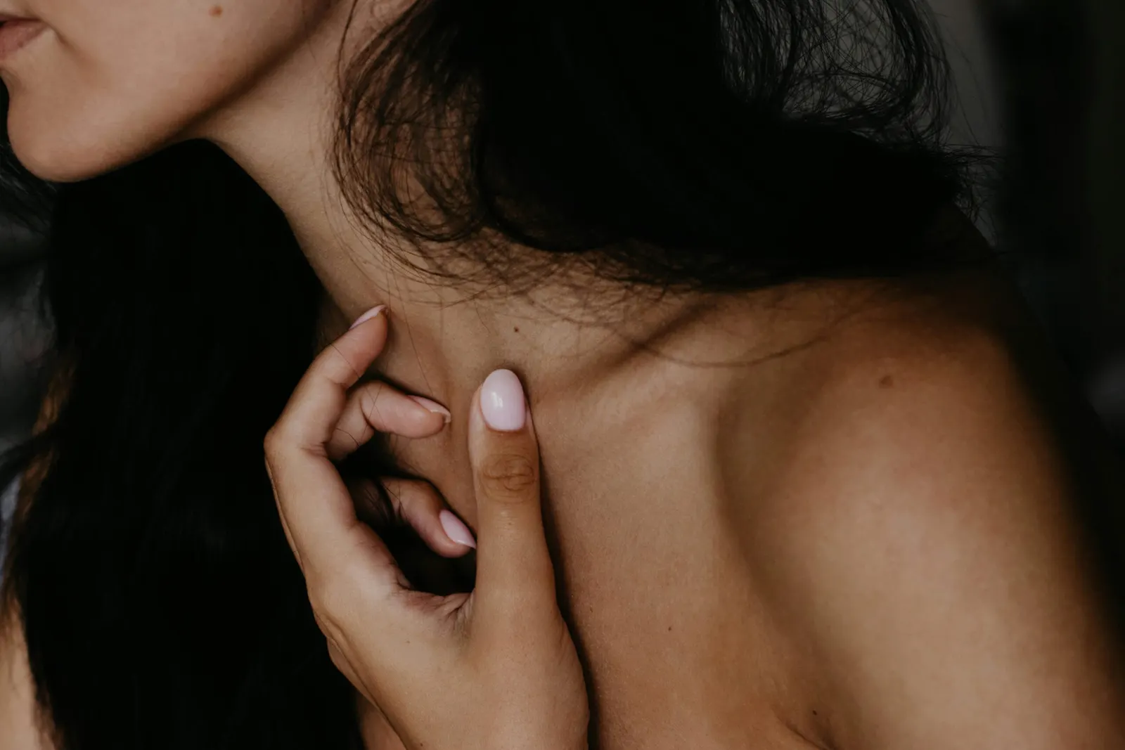 Comment rajeunir son cou et son décolleté efficacement ?